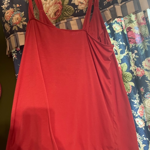 Adorable Rust-colored tank with floral accents! - Picture 3 of 3